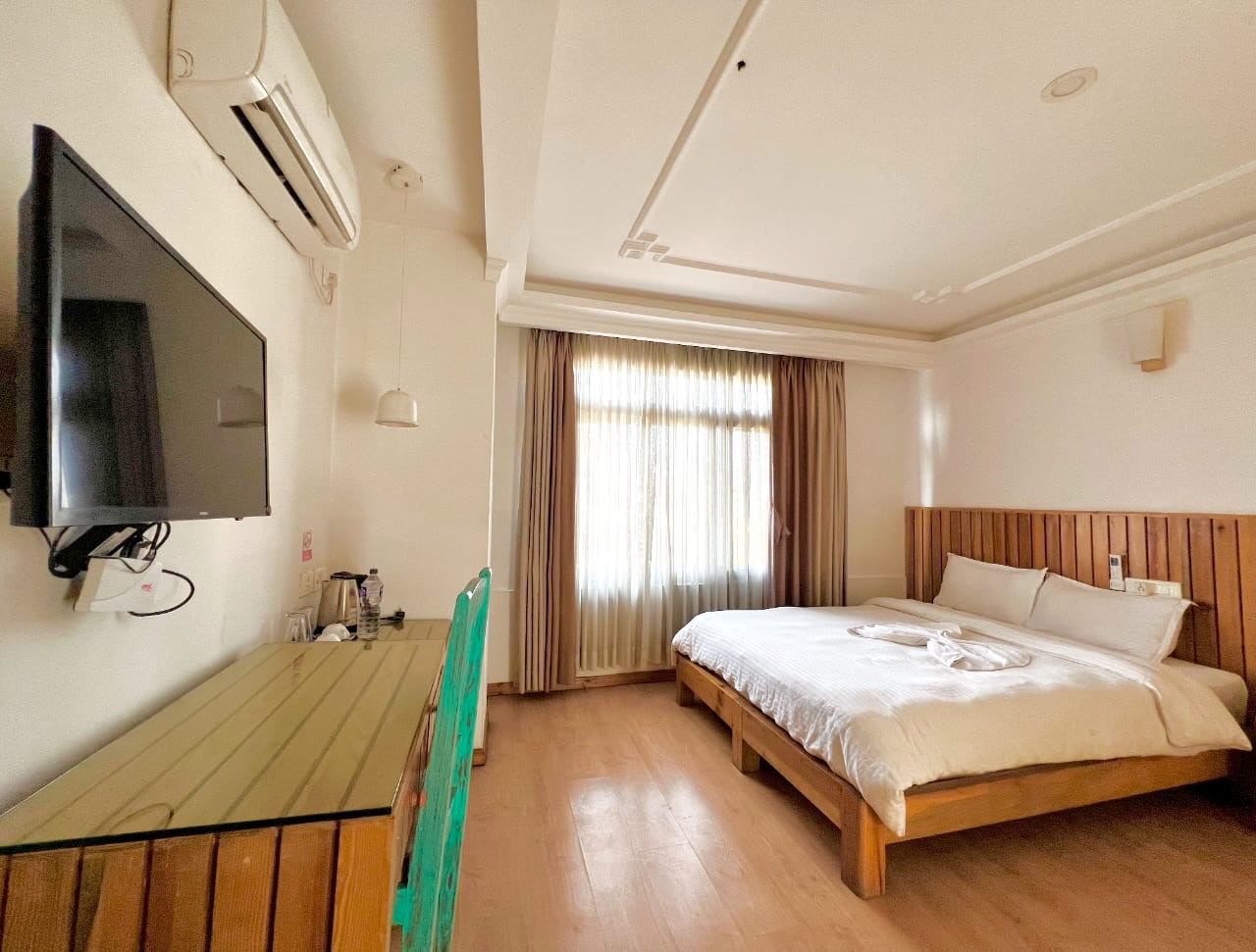 Mountain View Room